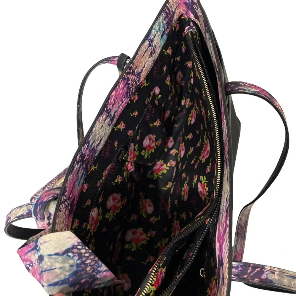 Betsey Johnson Large Black Leather Tote w/ Attached Wristlet – GUC